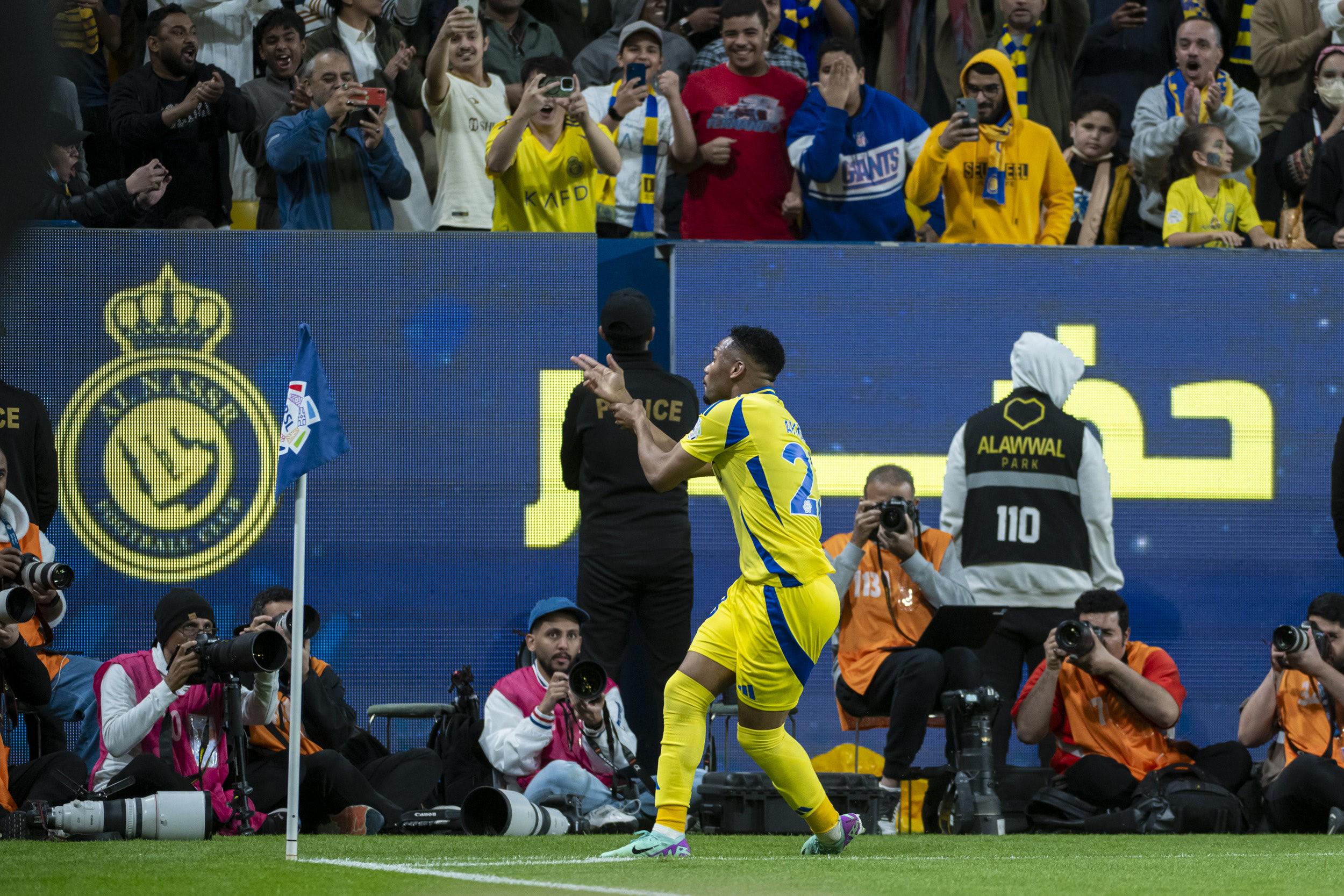 包含比赛取得胜利后，球员们欢庆胜利场面感人的词条