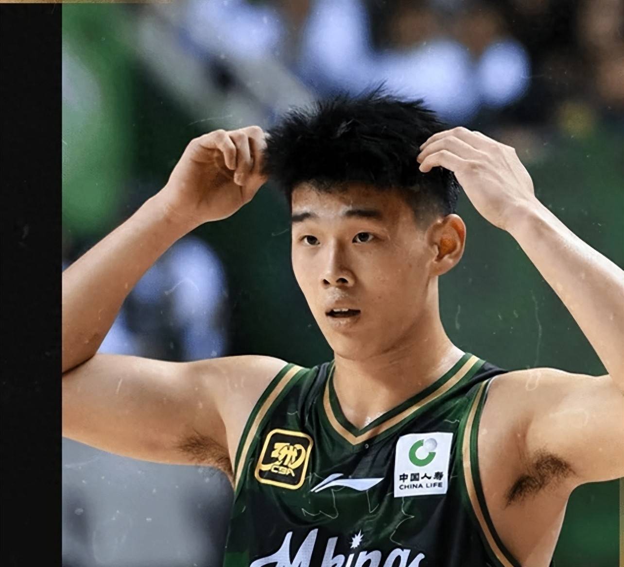 杭州男篮坚持防守稳固，实现逆转