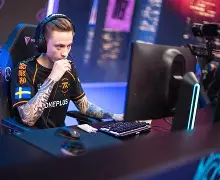 开云体育在线-JDG血洗FNC，Caps拿下关键大龙顶尖较量半决赛，锁定晋级资格