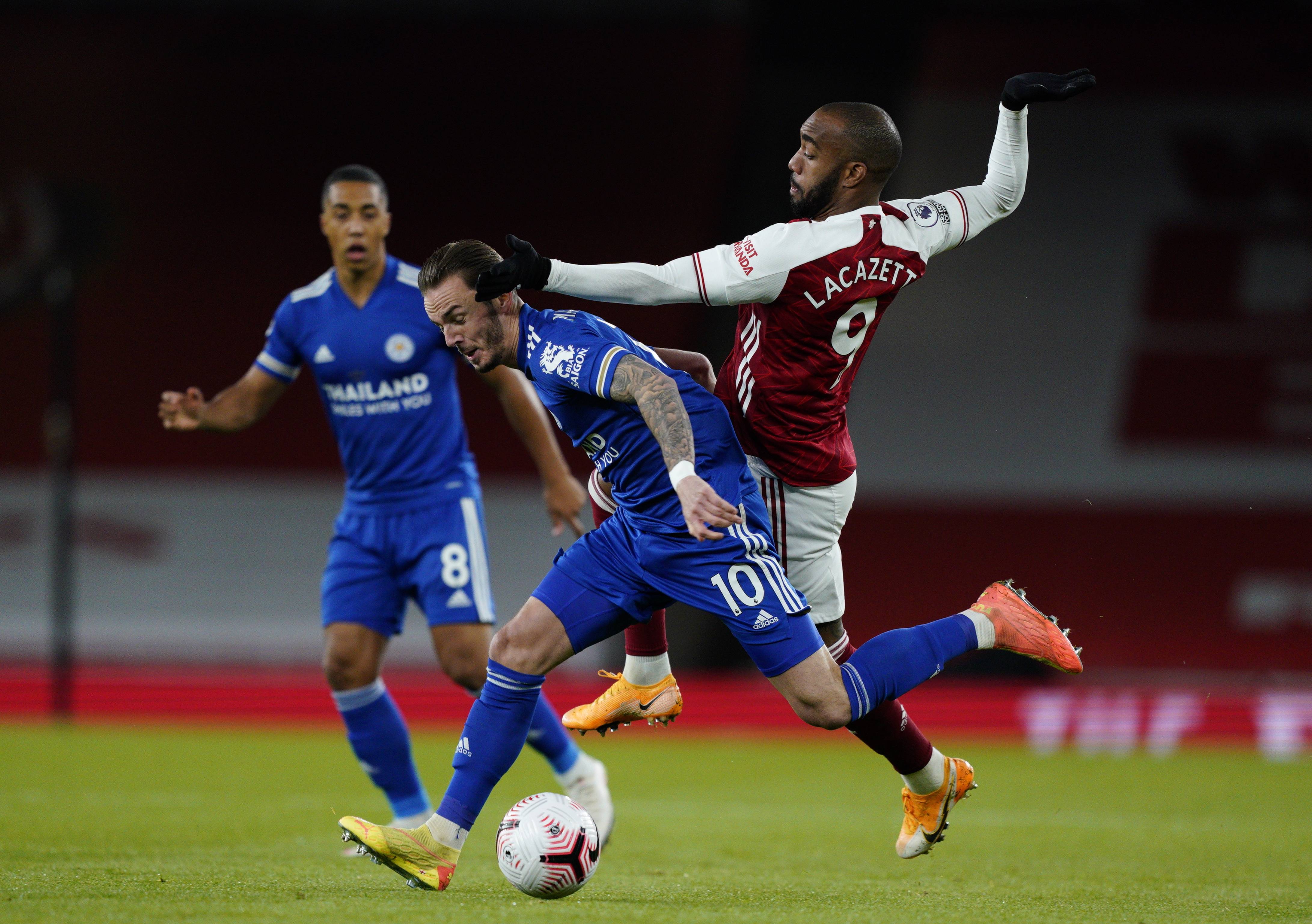 开云体育入口-一场经典之战！英超点燃球迷热情的简单介绍